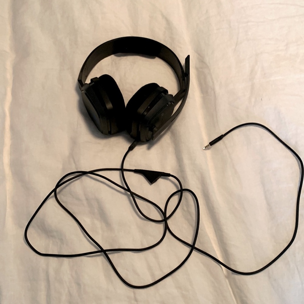 ASTRO wired gaming headphones. Lightly used. Works fine.